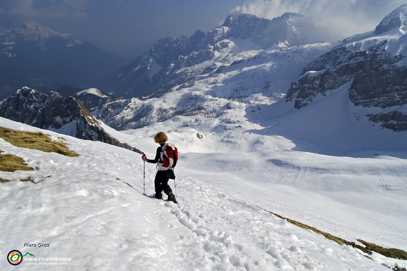 74 Dalla cima con attenzione  ci abbassiamo al passo.JPG -                                